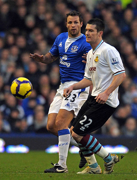 仅与他们的 仅与他们的